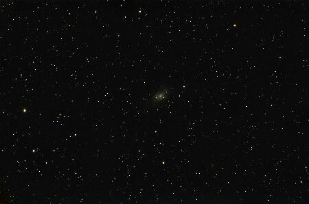 NGC2403, 2015-2-17, 16x200sec, APO100Q, QHY8.jpg